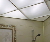 стеклянный потолок в ванной